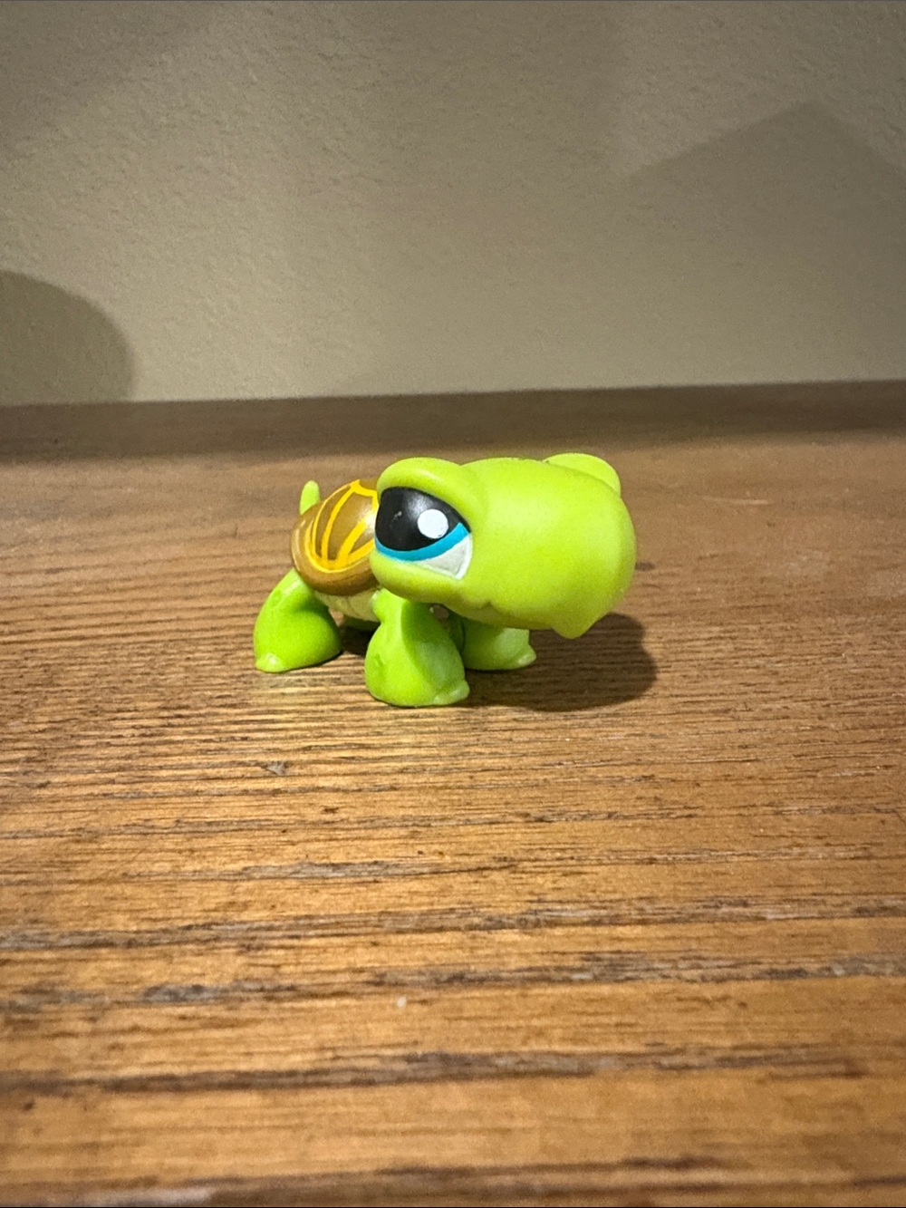 Littlest Pet Shop Lime Green Turtle with Blue Eyes